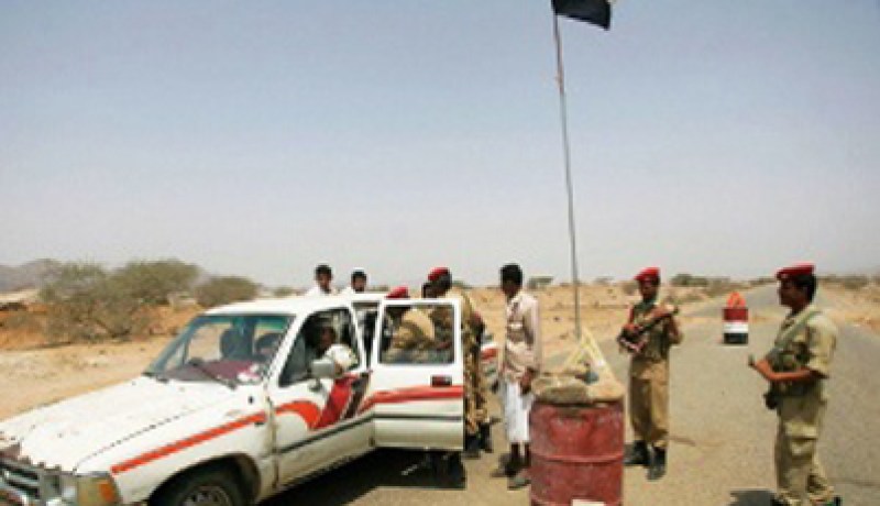 جماعات مسلحة تشن هجمات على مواقع للجيش اليمني