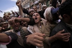 وفاة متظاهرين اثنين يرفع حصيلة قتلى مواجهات السبت في اليمن الى سبعة