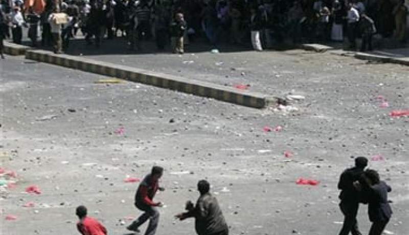 مئات آلاف اليمنيين يتظاهرون في عدة مدن مطالبين باسقاط النظام