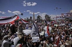 قتيلان وعشرات الجرحى برصاص اطلقته الامن اليمنية على متظاهرين ضد صالح