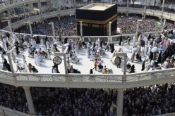 ضيوف الرحمن يتوجهون إلى المسجد الحرام لأداء طواف الإفاضة