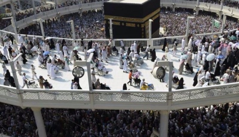 ضيوف الرحمن يتوجهون إلى المسجد الحرام لأداء طواف الإفاضة