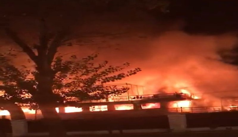 اندلاع حريق في مركب سياحي بالقاهرة