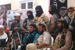 القاعدة توافق على إخلاء معقلها في محافظة شبوة الجنوبية ومقاتلوها بدأوا الانسحاب
