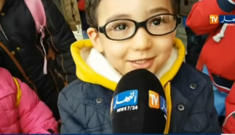 بالفيديو …شاهد أصغر صحفي في قناة النهار