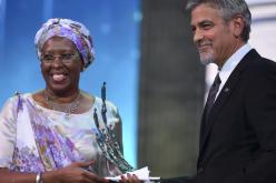 الممثل الأمريكي جورج كلوني يقدم مليون دولار لإمرأة