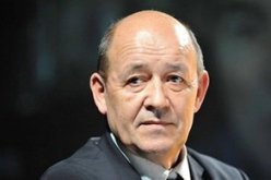 وزير الدفاع الفرنسي يعلن أن الضربات الجوية مستمرة في مالي