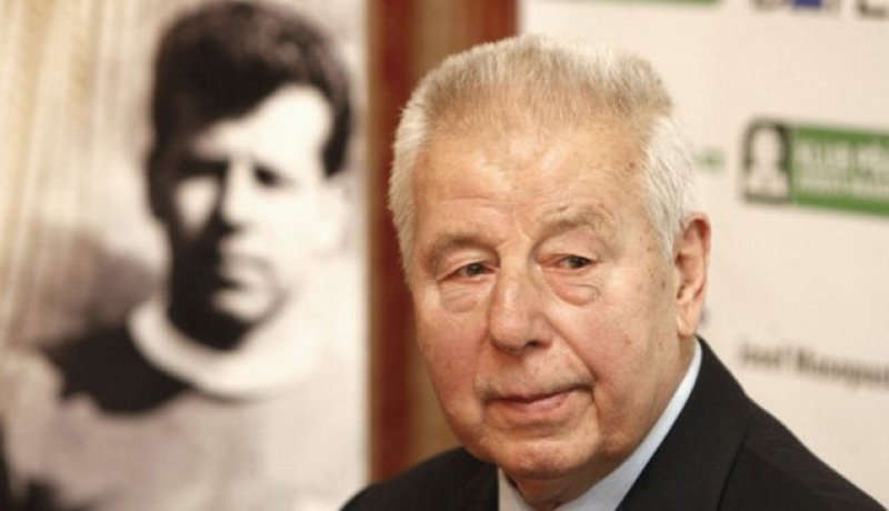 أسطورة الكرة التشيكية ماسوبوست يفارق الحياة عن 84 عاما