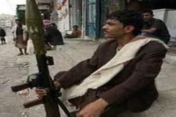 مقتل جندي وإصابة اثنين آخرين في هجوم مسلح على معسكر شمال صنعاء