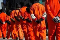 وصول 10 يمنيين لسلطنة عمان بعد خروجهم من سجن غوانتانامو