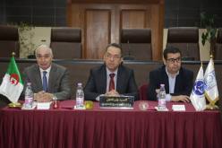 بالصور.. زمالي يُسلم مقررات الإستفادة من السكنات لإطارات صندوق الخدمات الإجتماعية