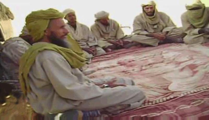 أبو زيد يوفد 60 إرهابيا إلى ليبيا لاقتناص الأسلحة