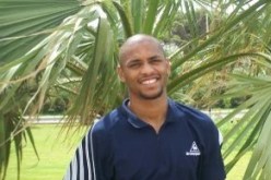 الجزائري عبد الرؤوف زرابي يمدد عقده لموسم واحد مع نادي نيم الفرنسي