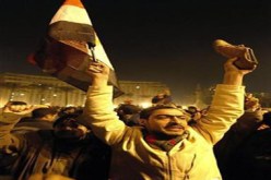 المتظاهرون بميدان التحرير يجددون دعوتهم لمبارك بالرحيل