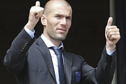 زيدان‮ ‬يكشف عن رغبته في‮ ‬خوض مبـاراة خيـريــة بالجزائر لفائدة فقراء العالم