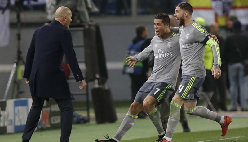 زيدان وراموس يحاولان اقناع رونالدو بالبقاء في ريال مدريد