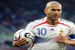 زين الدين زيدان أفضل لاعب في العشرين سنة الأخيرة