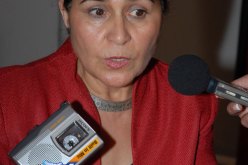 زينب لعوج ترثي العرب والمسلمين في 200 بيت شعري