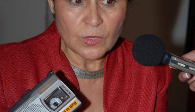 زينب لعوج ترثي العرب والمسلمين في 200 بيت شعري