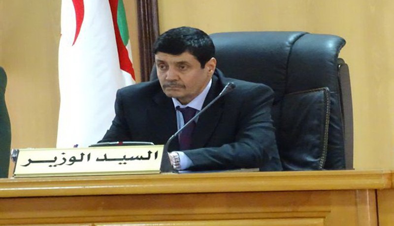 لا يمكن للنّجار أن يكون مؤرخا وعليه أن يبقى في الخشب والحطب