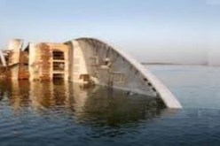 مخاوف من بقاء 100 شخص محاصرين في عبارة غارقة ببابوا غينيا الجديدة