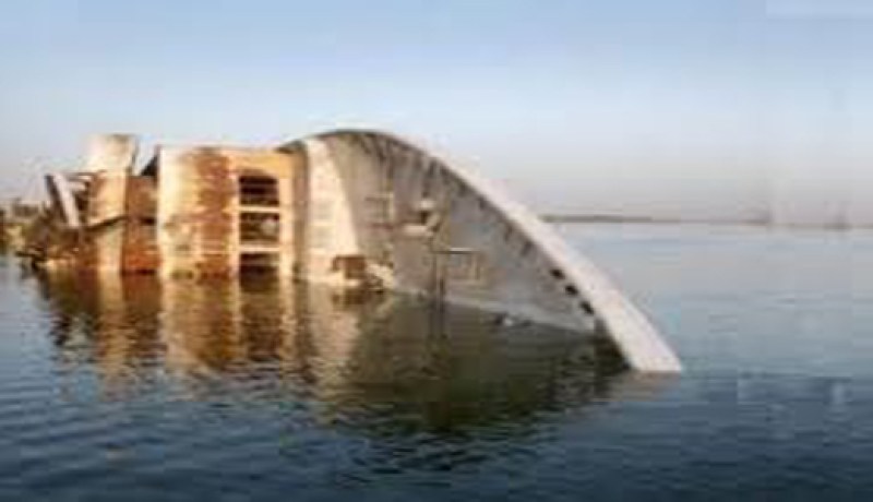 مخاوف من بقاء 100 شخص محاصرين في عبارة غارقة ببابوا غينيا الجديدة