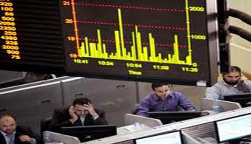 وزير الاقتصاد الياباني يحث البنك المركزي على التصدي لارتفاع الين