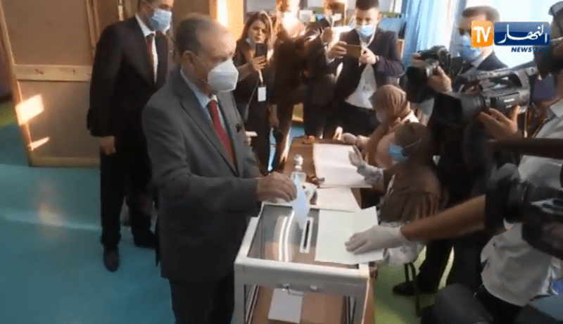 قوجيل يُؤدي واجبه الإنتخابي ويُؤكد: نوفمبر يعود لبناء الجمهورية الجديدة