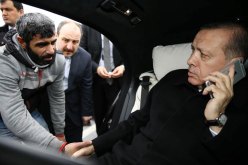 أردوغان ينقذ شخصا من الانتحار في إسطنبول