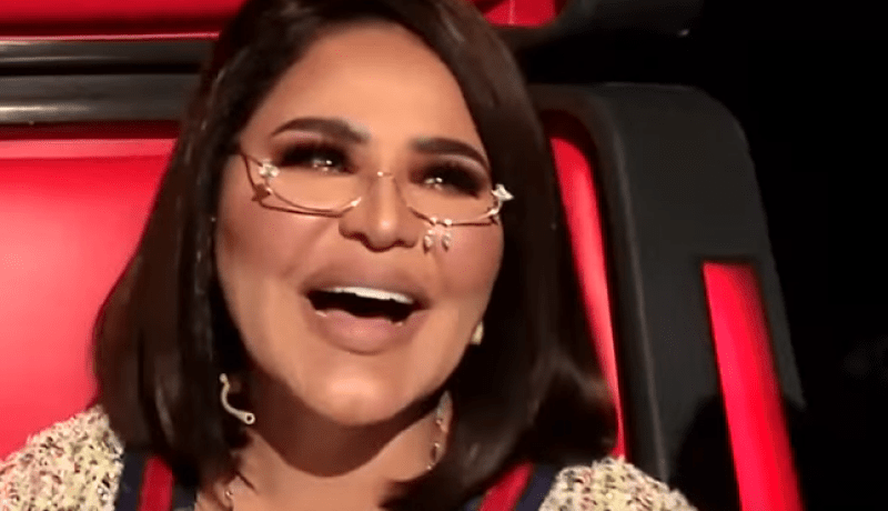 بالفيديو..أحلام: شعري مستعار ونظارتي ليست زجاجية