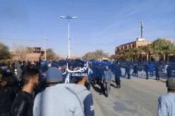 عشرات المواطنين يخرجون في مسيرة سلمية رفضا للعهدة الخامسة في أدرار