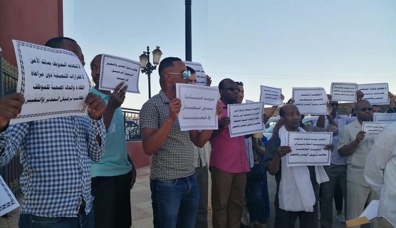 بالصور.. عمال مديرية التشغيل في أدرار يحتجون على ظروف العمل