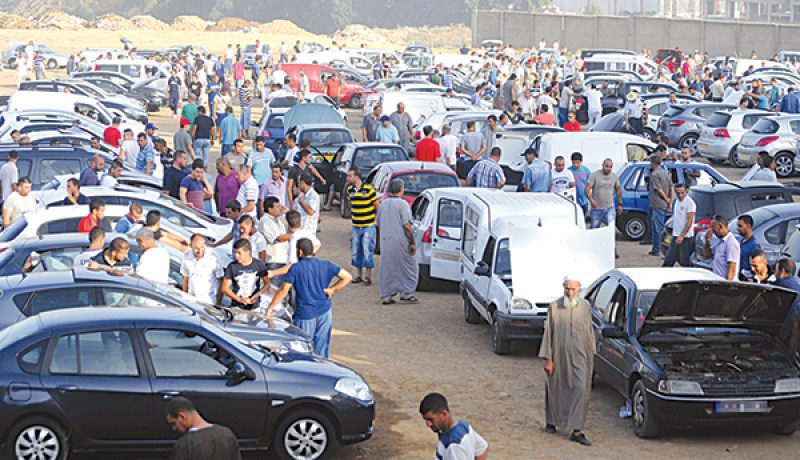 فيدرالية المستهلكين تدعو إلى “مكافحة المضاربين” في أسعار السيارات