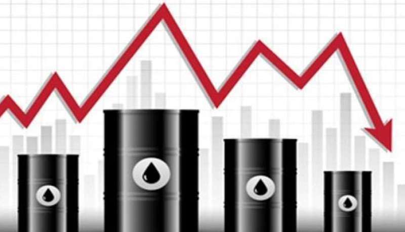 أسعار النفط تعود إلى المنطقة الحمراء