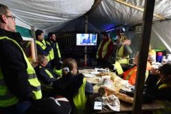 “السترات الصفراء” غير مقتنعة بوعود ماكرون