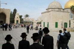 مئات المستوطنين يقتحمون الأقصى بتأمين من قوّات الإحتلال الصهيوني