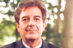 المهرجان الدولي لمسرح بجاية يكرم الفنان سيد احمد اقومي