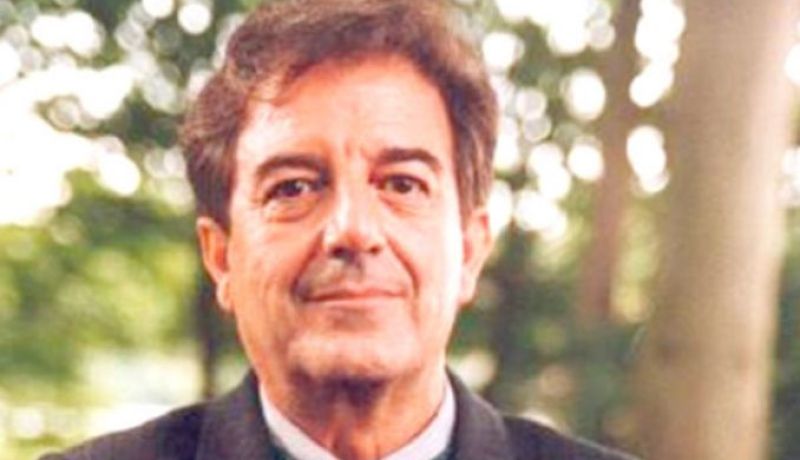 المهرجان الدولي لمسرح بجاية يكرم الفنان سيد احمد اقومي