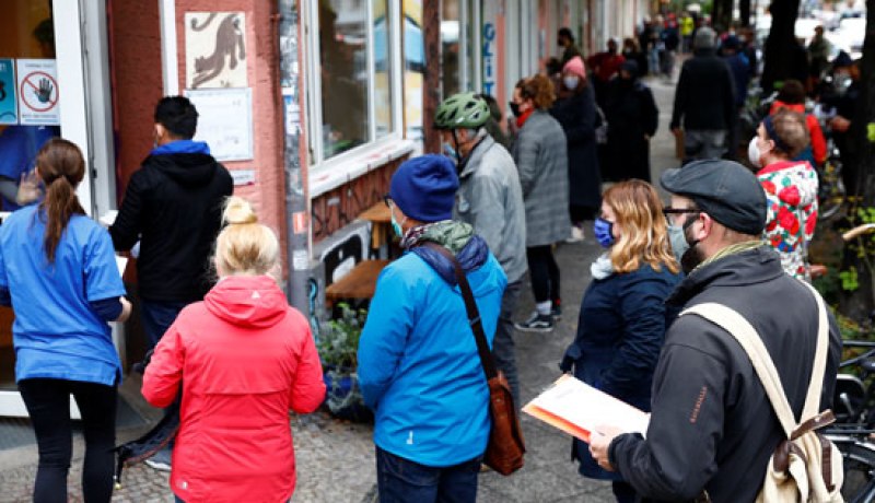 ألمانيا: طوابير من المواطنين لإجراء فحص كورونا بعد تفشي الفيروس