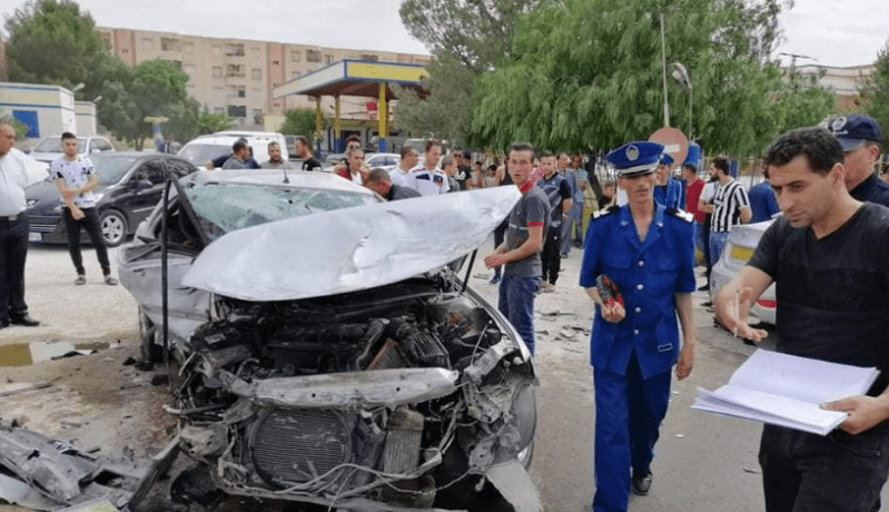 بالصور.. قتيل وجريحان في اصطدام 3 سيارات بأم البواقي