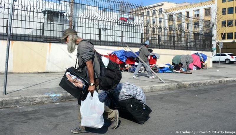 أمريكا: متطوعون يوزعون أغذية على المتضررين من كورونا