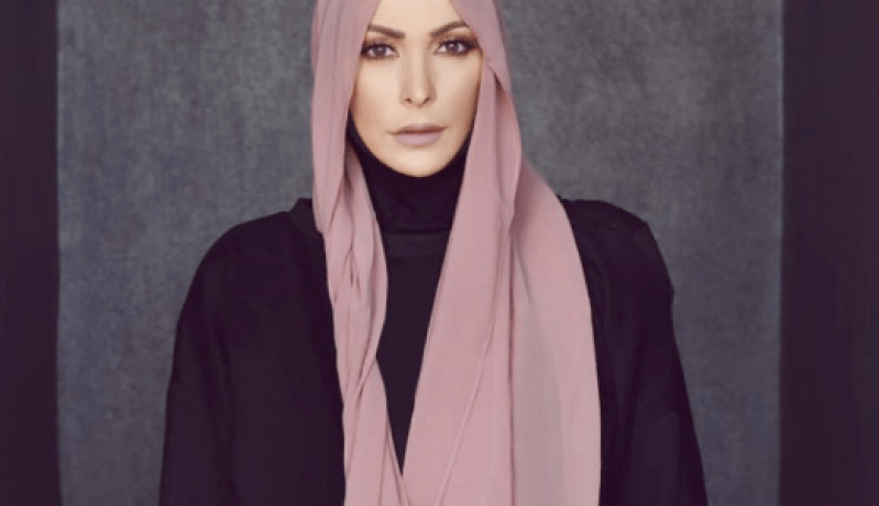 أمل حجازي تردّ على أنباء خلعها للحجاب