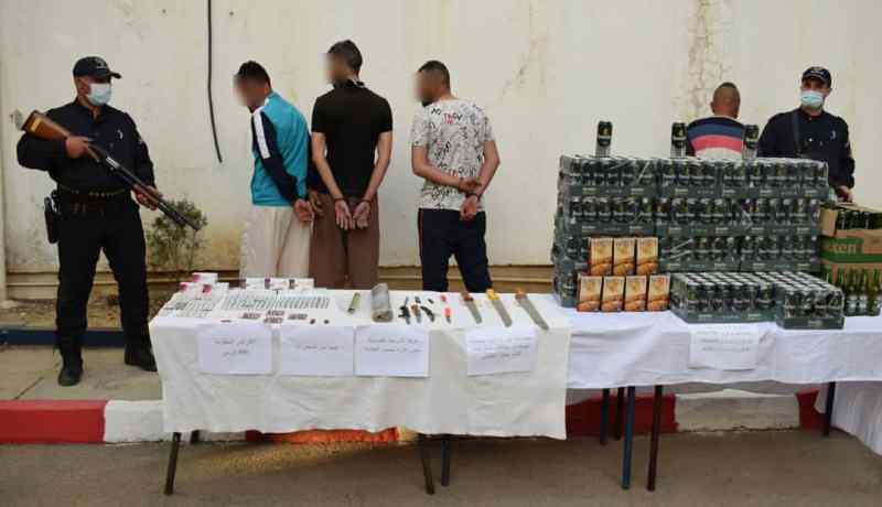 أمن خميس الخشنة يطيح بجماعة أشرار ويحجز 490 قرص مهلوس و397 علبة مشروبات كحولية