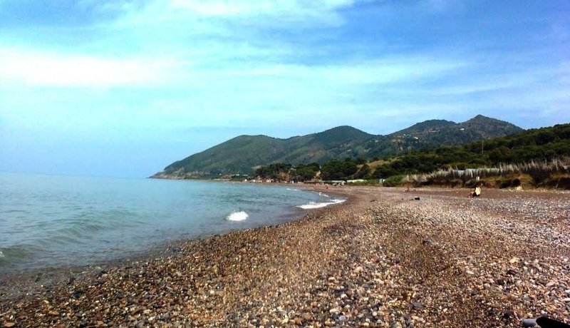 أمواج البحر تلفظ حوالي 79 كيلوغرام مخدرات بشاطئي المرسى وخناق مايون