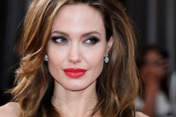 بالفيديو.. أنجلينا جولي تزور مخيّما للاّجئين السوريين