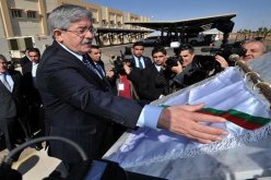 بالفيديو.. أويحيى يدشن مصنع الإسمنت في تيمكتان بأدرار