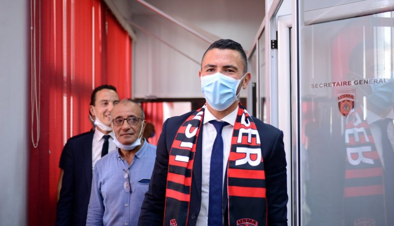 عاشور جلول: “لم نفكر أبدا في إقالة عنتر يحيى”
