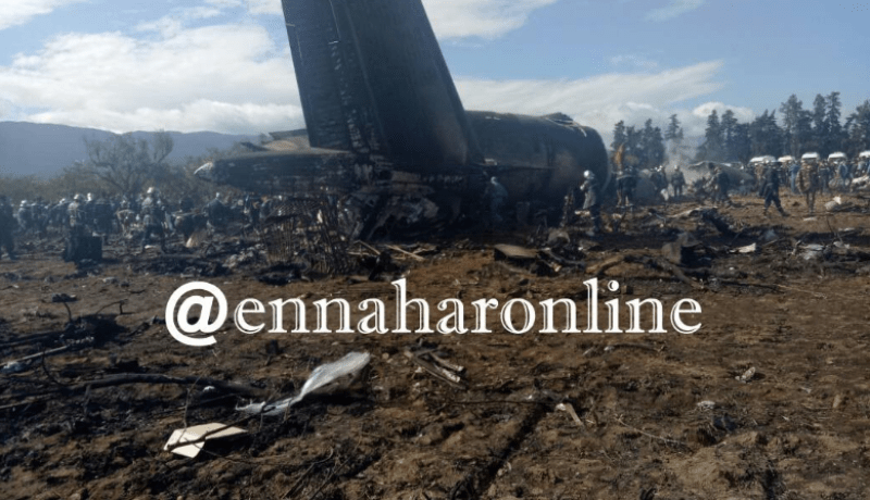 إخماد حريق الطائرة العسكرية الملتهبة بعد قرابة الساعتين