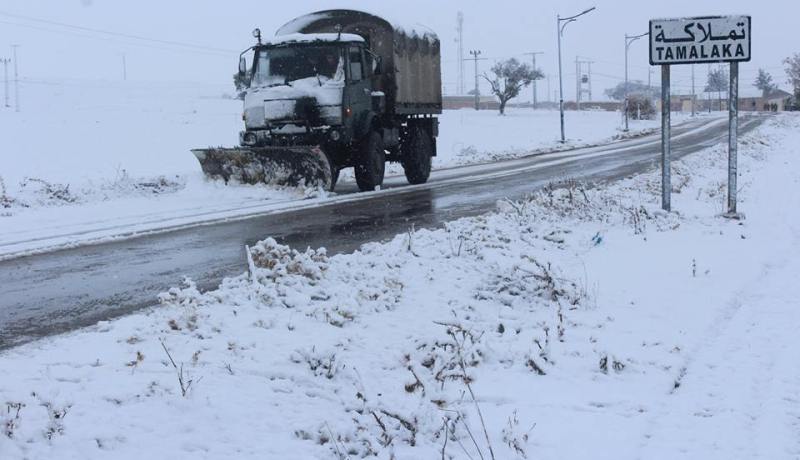 تسخير 400 آلة لفتح الطرق المغلقة وأزيد من 500 طن ملح لإزالة الثلوج