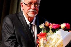 بن دودة  تعزي عائلة الفنان إسماعيل هني